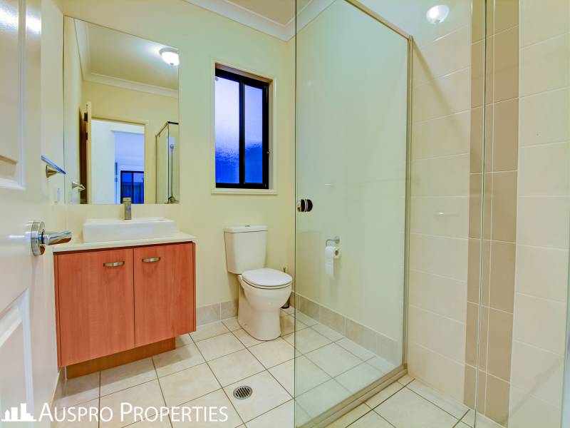 18 Peachtree Place, Stretton, QLD 4116