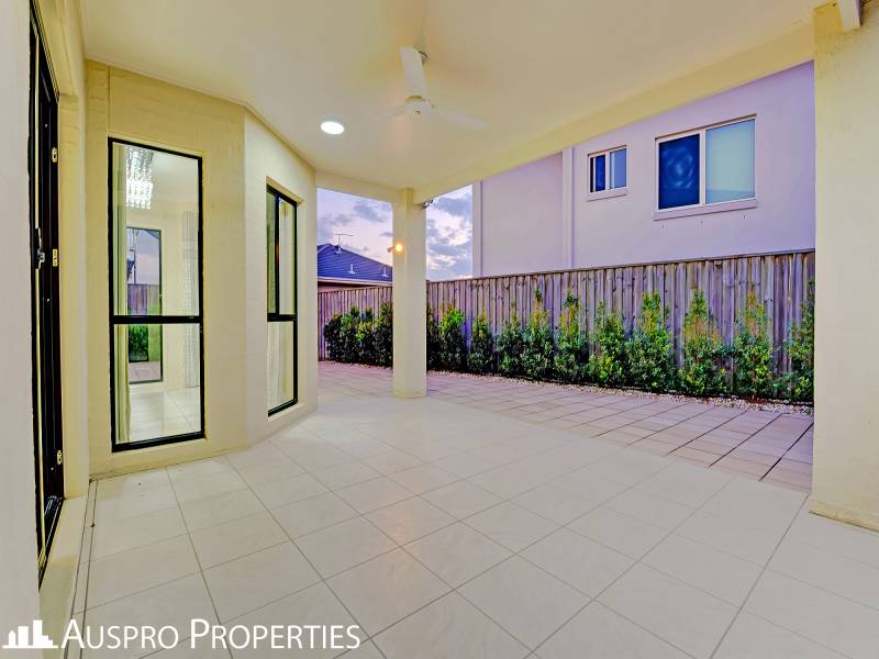 18 Peachtree Place, Stretton, QLD 4116
