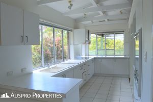 18 Firthshire, Mansfield, QLD 4132 Australia