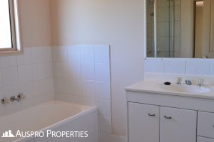 1/8 Hialeah Close, Helensvale, QLD 4212 Australia