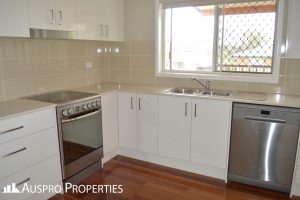 37 Cresthaven Drive, Mansfield, QLD 4122 Australia