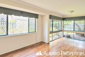 8 Benbek Cct, Sunnybank Hills, QLD 4109 Australia