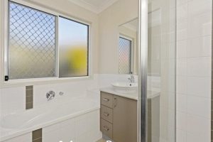 6 Louise Court, EAGLEBY, QLD 4207 Australia
