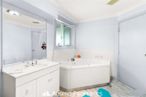 43-45 Country Court, PARK RIDGE, QLD 4125 Australia