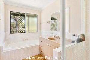 43-45 Country Court, PARK RIDGE, QLD 4125 Australia