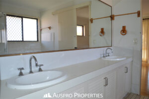 329 Gowan Road, SUNNYBANK HILLS, QLD 4109 Australia