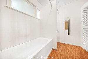 28 Lemon Street, RUNCORN, QLD 4113 Australia