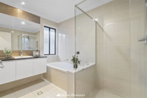 46 Kenneth Street, COORPAROO, QLD 4151 Australia