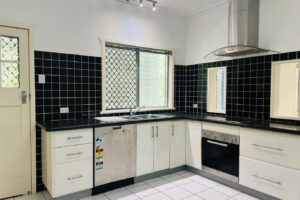 170 Macrossan Avenue, NORMAN PARK, QLD 4170 Australia