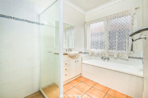 10 Agostino Close, DOOLANDELLA, QLD 4077 Australia